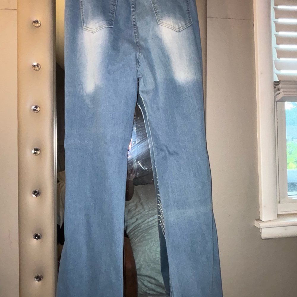 Pearl Embellished Jeans
Size L - Picture 6 of 7